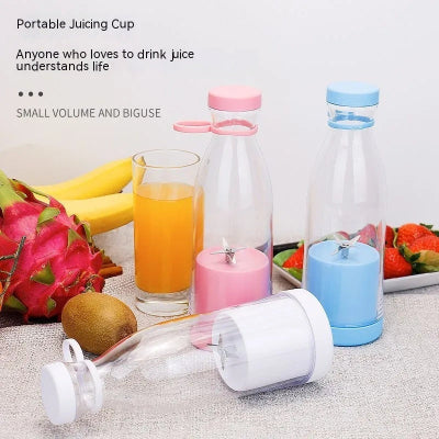 Portable juicing cup with colorful lids on a table with fruits and juice.